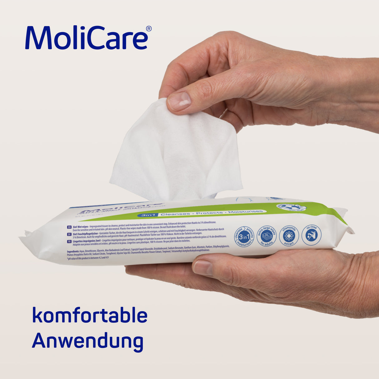 Anwendung der MoliCare Skin Feuchtpflegetücher zur sanften Reinigung ohne Wasser.