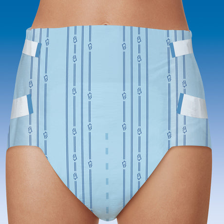 Nahaufnahme der MoliCare Slip 9 Tropfen Inkontinenzhose in Blau am Körper zur Veranschaulichung der elastischen Seitenbündchen und Klebeverschlüsse