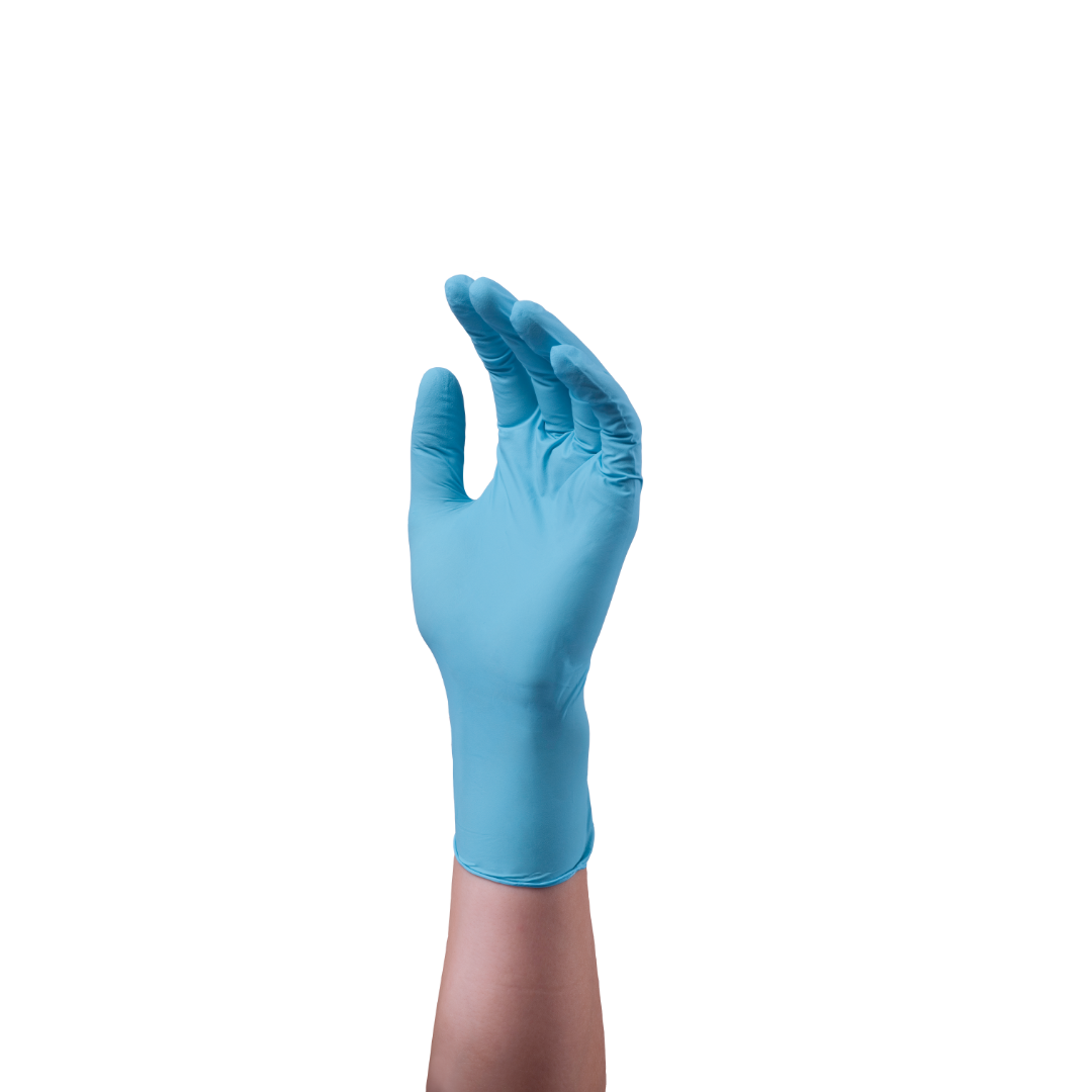 Eine Hand trägt einen blauen Peha-soft Nitrile Untersuchungshandschuh, Detailansicht der Passform und des Materials.