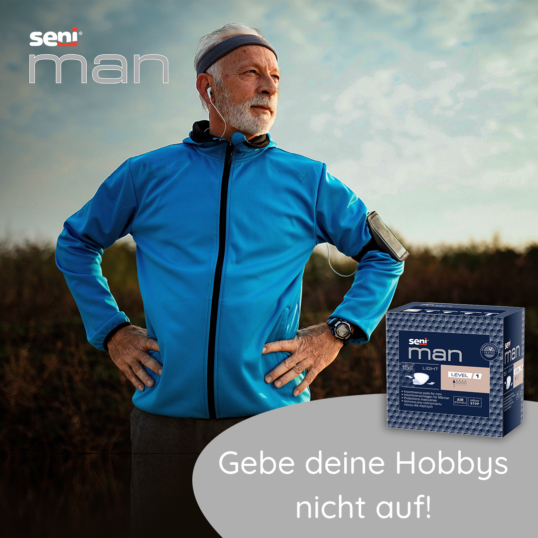 Aktiver älterer Mann mit Seni Man Inkontinenzeinlagen – diskret und sicher im Alltag