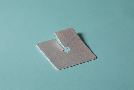 Tenowo aluminisierte Trachealkompresse mit Schlitz