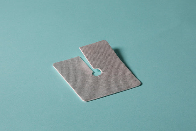 Tenowo aluminisierte Trachealkompresse mit Schlitz